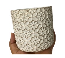 Masetera con detalles dorados cilindrica