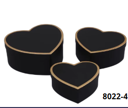 Caja corazon con orilla dorada